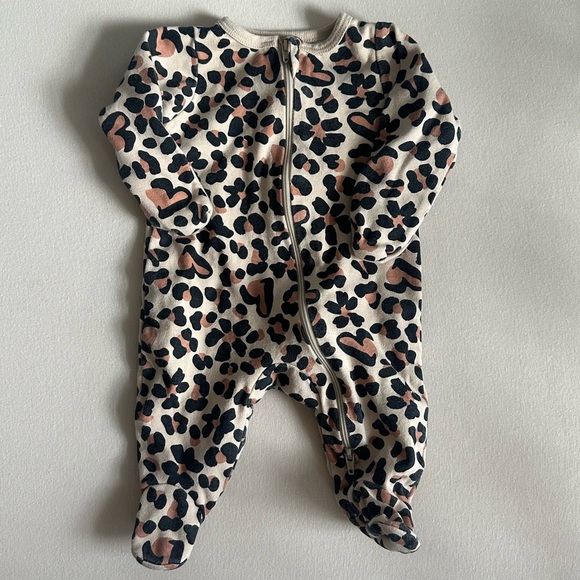 Leopard Print Newborn Sleeper - Picture 1 of 2